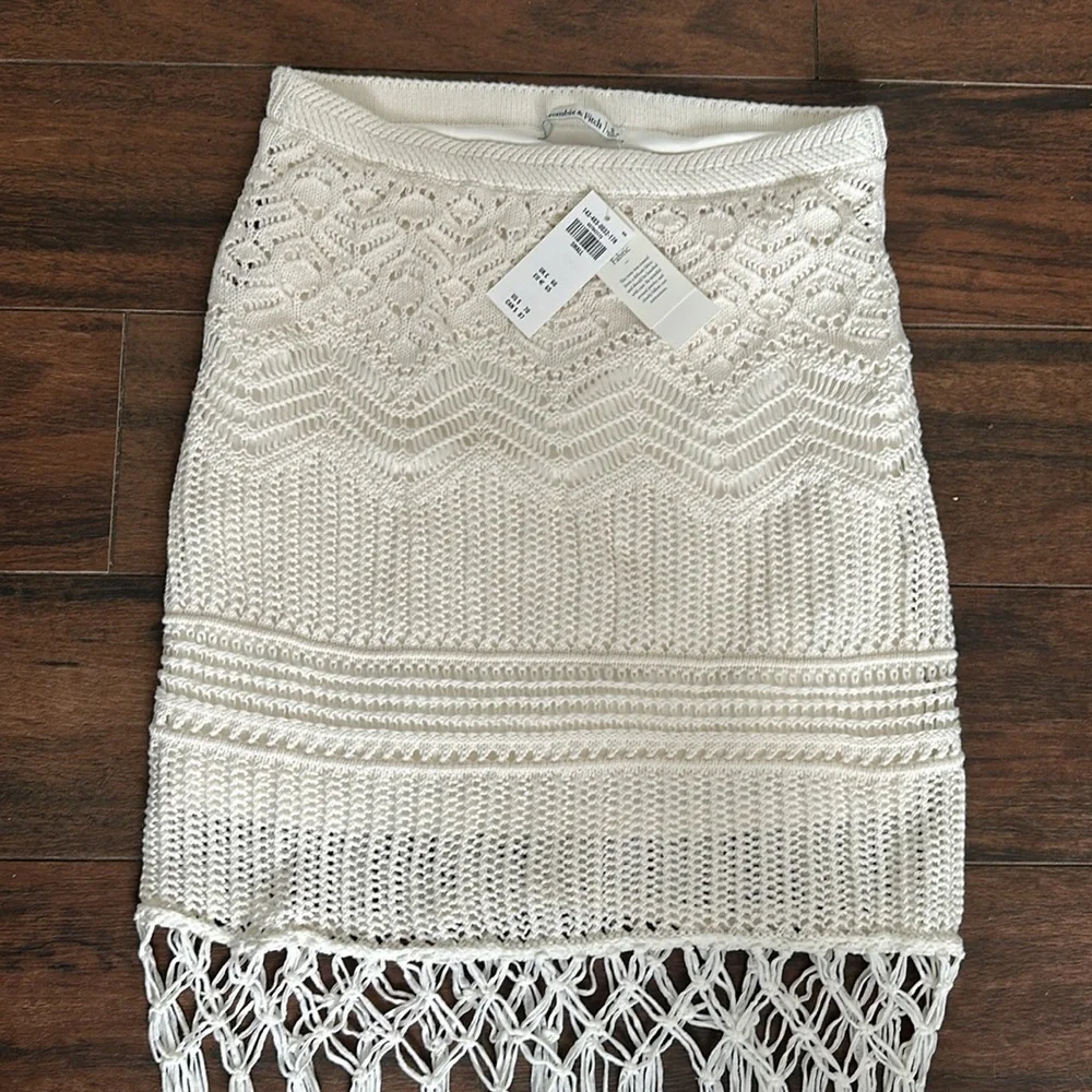 Abercrombie Crochet-Style White Fringe Knit skirt - Picture 5 of 7